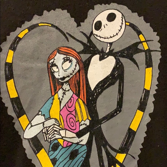 🎃 NIGHTMARE BEFORE CHRISTMAS WOMEN’S Tee 🎃 - Picture 6 of 6